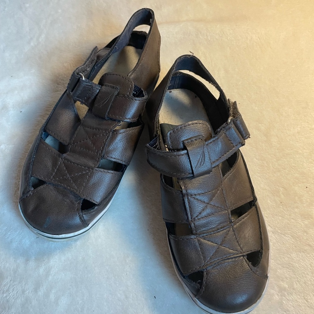Nautica Boys’ Brown Sandals with Velcro Straps,‎ Size 12